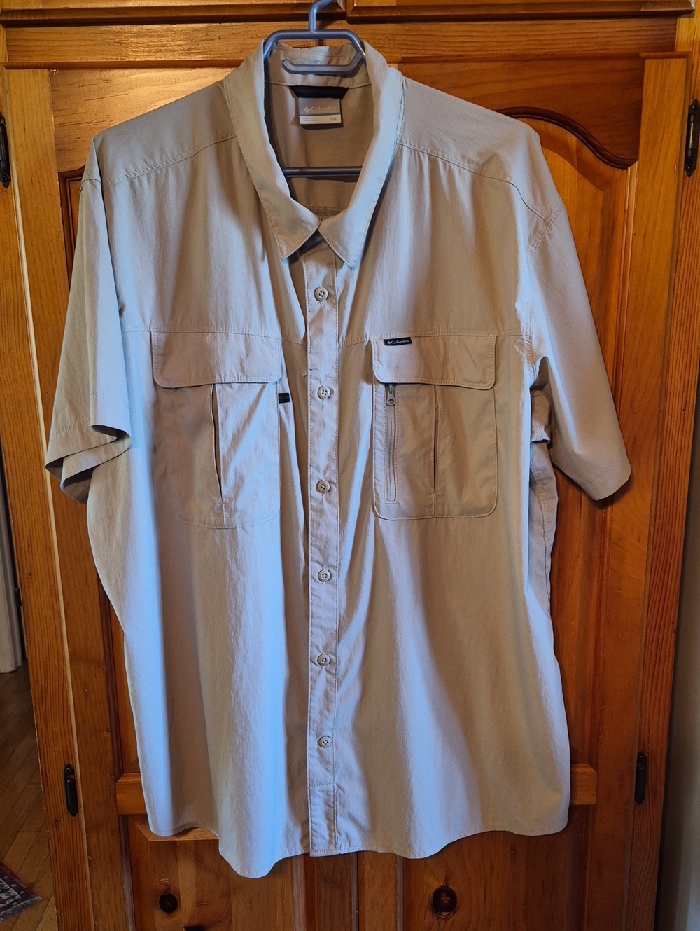 Columbia Men's Newton Ridge II Short Sleeve Technical Utility Shirt ✨